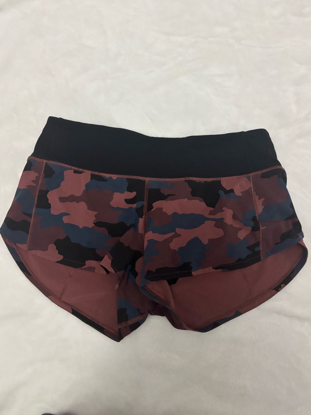 Lululemon Speed Up Low rise shorts, 2.5”